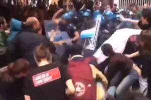Scontri alla Sapienza per il convegno FdI e Capezzone, “studenti manganellati” dalla polizia