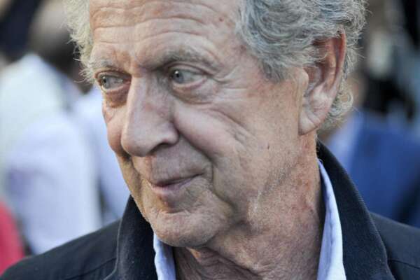 Chi è Memo Remigi, il cantante sospeso dalla Rai per la “palpata” a Jessica Morlacchi