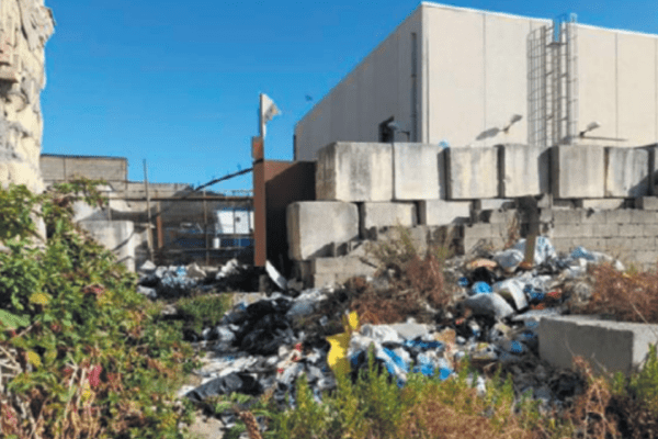 A Napoli est nulla è cambiato, Manfredi non pervenuto: “Andate a vedere come vivono 100mila abitanti”