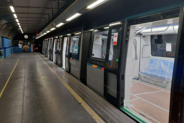 A Napoli festa per il nuovo treno, speriamo che metro funzioni davvero…