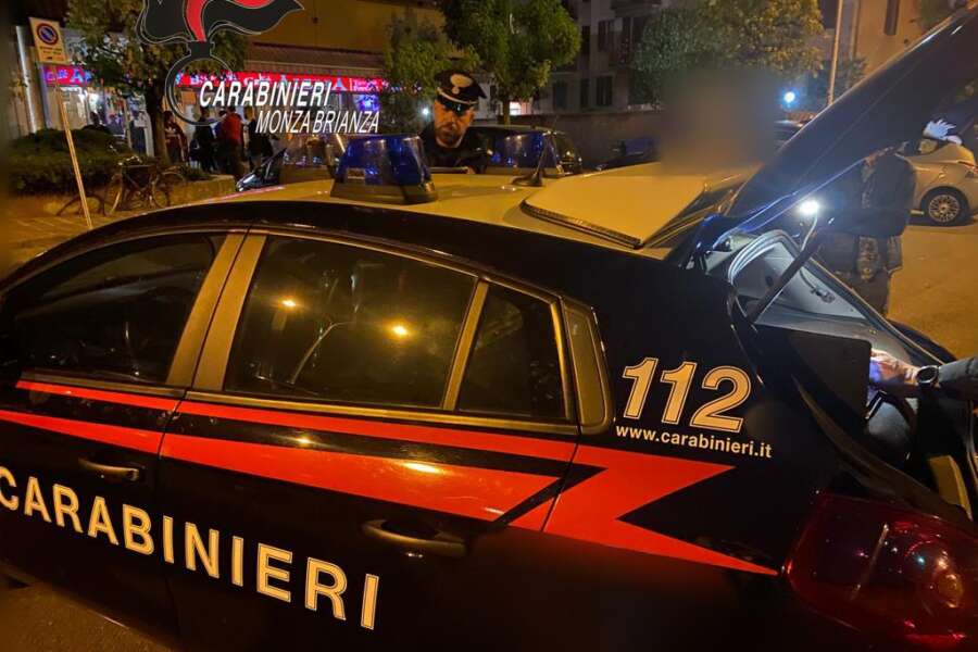 Ucciso dopo una lite al bar con una donna, 45enne trovato in auto con ferite da arma da fuoco