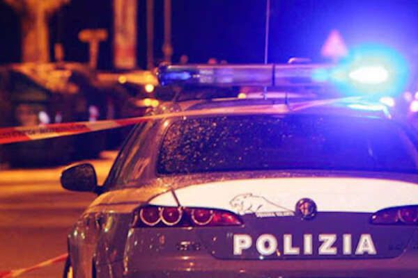 Morta nel bagno di casa, Emanuela ferita alla gola e sul corpo: il macabro ritrovamento a Palermo Morta nel bagno di casa, Emanuela ferita alla gola e sul corpo: il macabro ritrovamento a Palermo