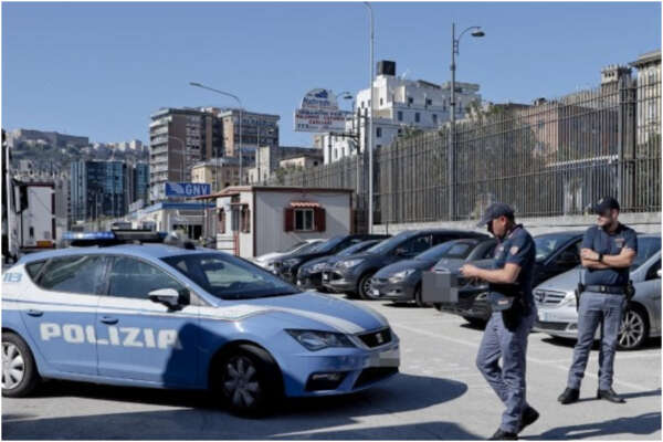 Poliziotta violentata, Napoli terra di nessuno ma per la destra è solo guerra allo straniero