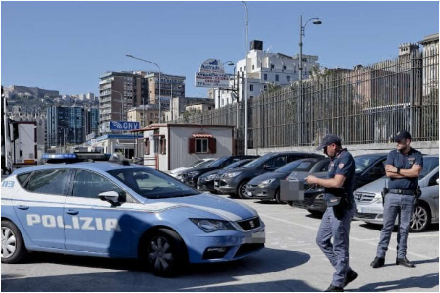 Poliziotta violentata, Napoli terra di nessuno ma per la destra è solo guerra allo straniero