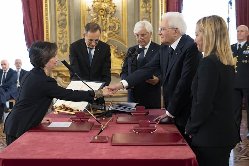 L’aborto non è un diritto per la ministra Roccella: “Non sarà toccato, Meloni lo ha ripetuto alla nausea”