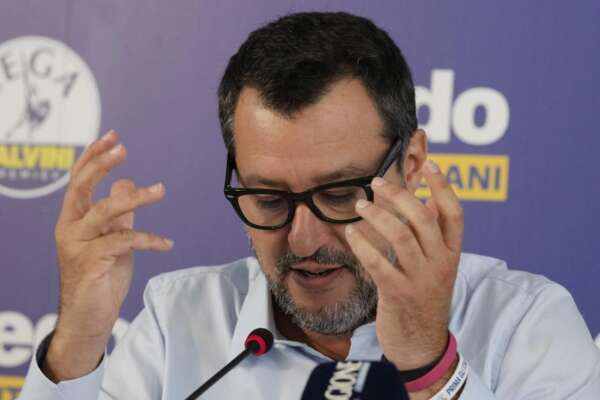 Salvini, l’ultima trovata è il ministero per la Famiglia e la natalità “per tornare a fare figli senza problemi”