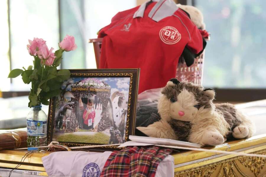 Strage nell’asilo, Emmy a 3 anni è l’unica sopravvissuta: “Pensava che gli amichetti stessero dormendo”