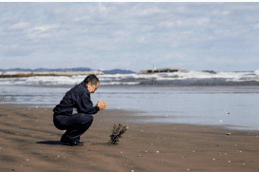 L’amore eterno dopo lo tsunami: “Da 11 anni mi immergo per cercare mia moglie nel mare”