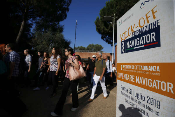 Navigator addio, i contratti scaduti non verranno prorogati: Meloni ‘smantella’ il sistema Reddito di cittadinanza