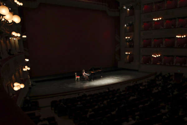 Beatrice Rana e il Maestro Pappano al pianoforte all’Auditorium di Roma