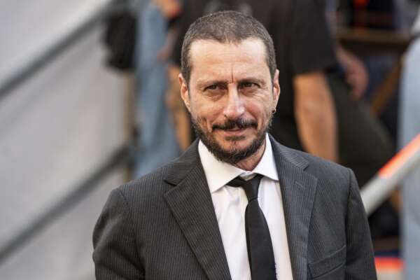 Luca Bizzarri, i socialisti e il tic qualunquista