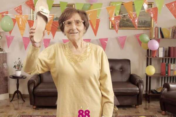 Addio a nonna Rosetta, lutto in Casa Surace: “Siamo tutti tuoi nipoti, Stattaccort”