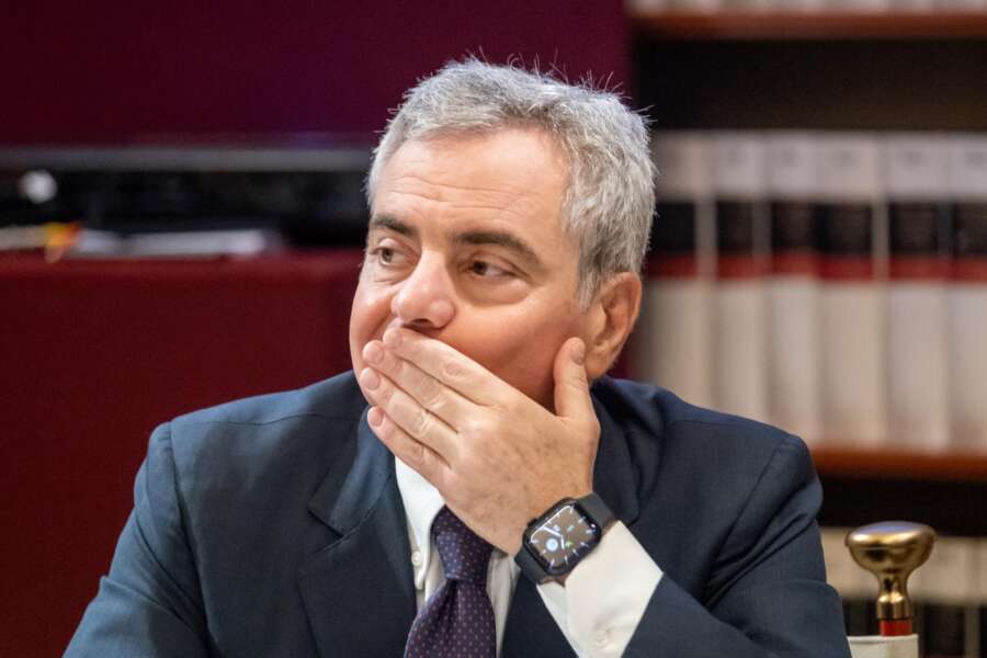 Chi spia Cassa Depositi e Prestiti, nella sede e nei cellulari dei vertici cimici e trojan: indaga l’intelligence