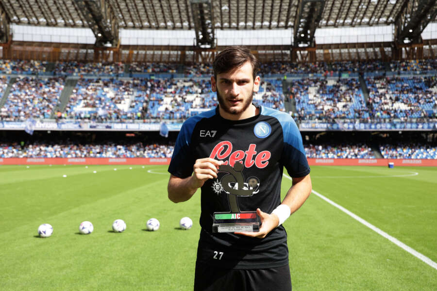 Foto Alessandro Garofalo/LaPresse 01 ottobre  2022 Napoli, Italia sport calcio Napoli vs Torino – Campionato di calcio Serie A TIM 2022/2023 – stadio Diego Armando Maradona Nella foto: Cristiano Giuntoli direttore sportivo (SSC Napoli); Khvicha Kvaratskhelia (SSC Napoli); premio  AIC 


October 01 , 2022 Naples, Italy sport soccer 
Napoli vs Torino – Italian Football Championship League A TIM 2022/2023 – Diego Armando Maradona stadium. In the pic: Cristiano Giuntoli Sporting director (SSC Napoli): Khvicha Kvaratskhelia (SSC Napoli);