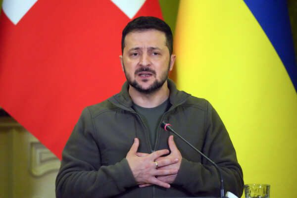 Zelensky teme l’escalation e apre alla pace, le condizioni del presidente ucraino