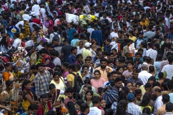 Più di 8 miliardi di persone vivono sulla Terra: il mondo davanti alla sfida di una “crescita senza precedenti”