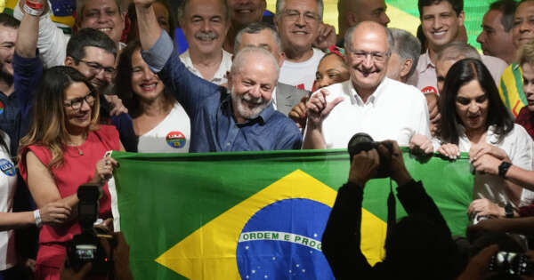 Porque Lula gana en Brasil y la izquierda radical tropieza en Chile