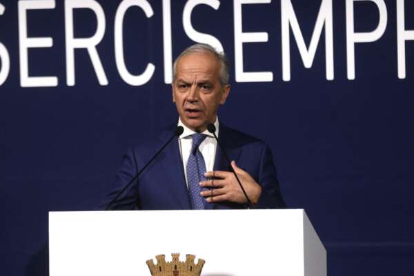 Cosa vuol dire “carico residuale”, l’oscenità usata da Piantedosi per definire i migranti