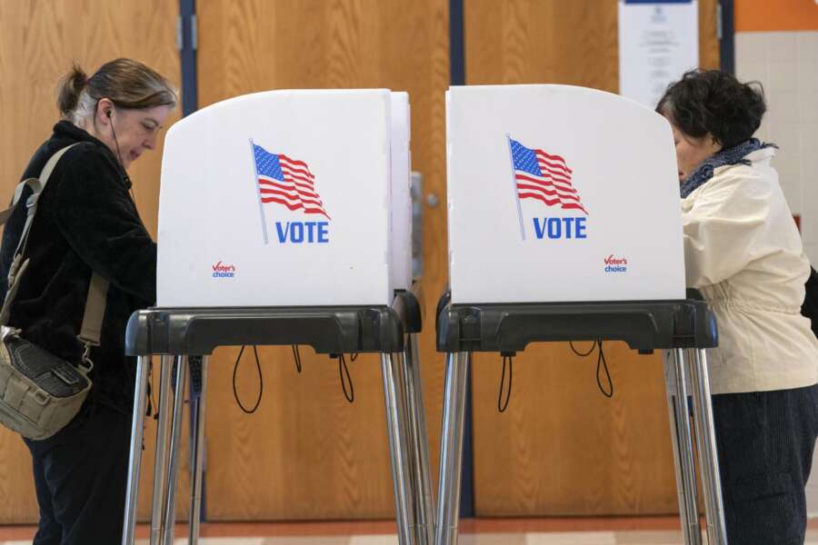 Elezioni Usa, perdono Biden e Trump: nessuna onda rossa, testa a testa tra democratici e repubblicani