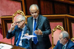 Foto Mauro Scrobogna/LaPresse 
16-11-2022 Roma (Italia) Politica – Senato, Informativa del Ministro dell’Interno sulla gestione dei flussi migratori e navi ONG – Nella foto: Il Ministro dell’ interno Matteo Piantedosi durante il suo intervento in aula del Senato su l’attività delle navi ong dei migranti nel Mediterraneo centrale

16-11-2022 Rome (Italy) Politics – Senate, Information from the Minister of the Interior on the management of migratory flows and NGO ships – In the photo: the Minister of the Interior Matteo Piantedosi during his speech in the Senate hall on the activity of NGO migrant ships in the central Mediterranean