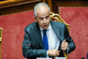 Piantedosi e l’invasione che non c’è: se questo è un ministro