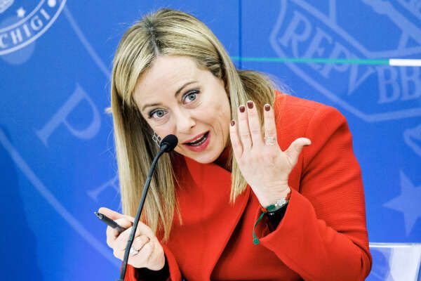 Reddito di cittadinanza cumulabile con lavori stagionali, Meloni tira dritto: “Faremo ciò che è giusto per l’Italia”