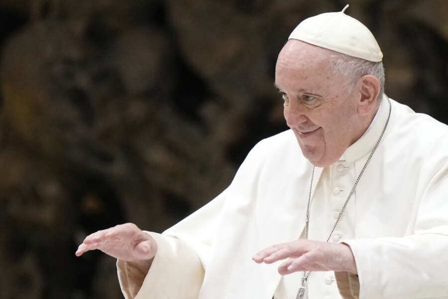 Papa Francesco, la prima intervista dopo la morte di Ratzinger: “Con lui ho perso un padre. Omosessualità non un crimine”
