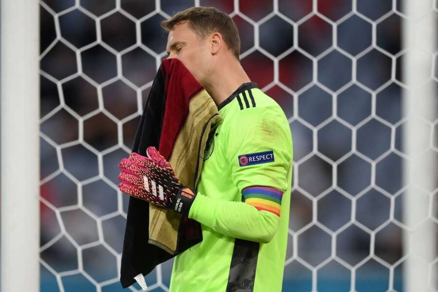 Il calcio si piega al Qatar per evitare un giallo e, dopo la morale a Renzi, il Fatto fa pubblicità all’Arabia Saudita