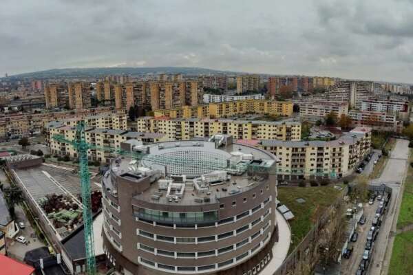Università a Scampia, primi 30 giorni di disagi: aule studio chiuse, finestre blindate e studenti in piedi