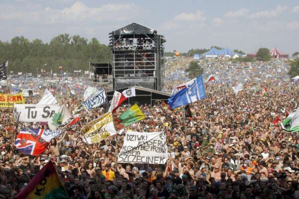 Cosa sono i rave, da Woodstock al boom degli anni ’90 storia dei raduni