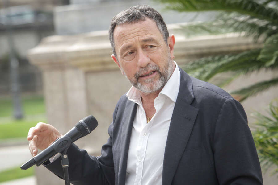 Violenza sulle donne, la provocazione di Caiazza: “Prima di fare sesso registrate il consenso col microfono”. La norma che nasce già male