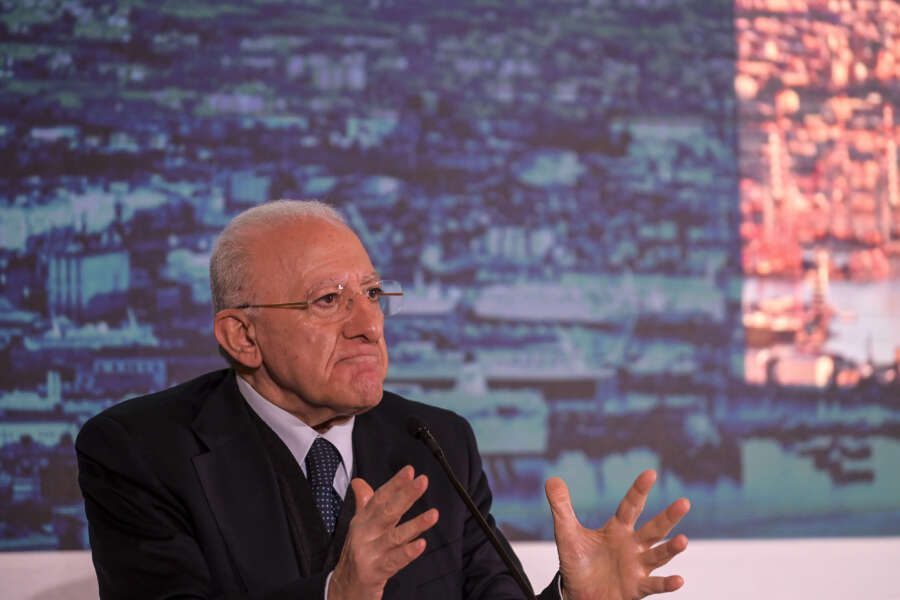 De Luca si sveglia e vede il disastro Circum, ultimatum a De Gregorio: “Chiarezza con i cittadini”