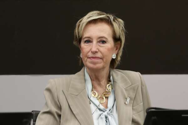 Moratti in Lombardia: una via possibile per liberare il palazzo dalle destre