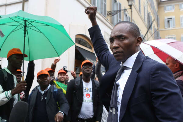 Il caso Soumahoro, la ricerca del colpevole e il giornalismo razzista e perbene che piace al popolo Il caso Soumahoro, la ricerca del colpevole e il giornalismo razzista e perbene che piace al popolo