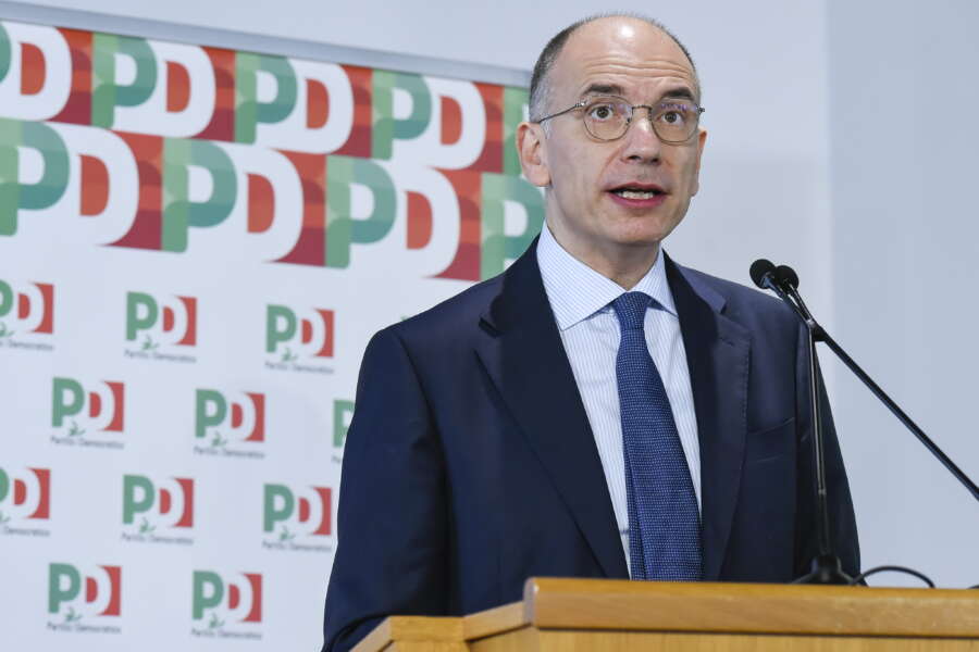 Svolta di Letta: “La sinistra riparta dagli ultimi: i migranti”