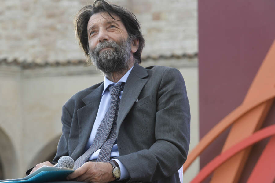 Intervista a Massimo Cacciari: “I confini tra stati valgono zero, non ci sono emergenze”