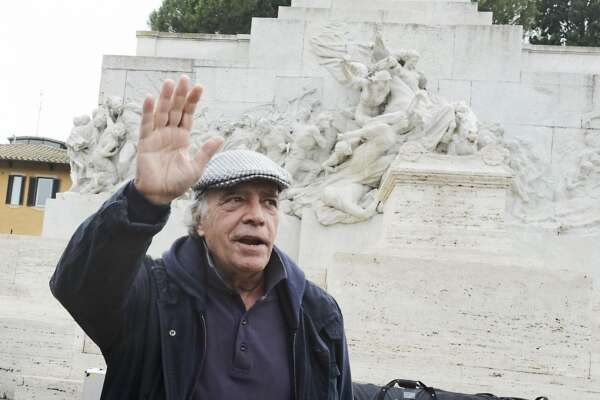 Enrico Montesano cacciato da “Ballando con le Stelle”, attacco alla Rai: “Io nostalgico? Eletto con la sinistra, mi chiederanno scusa”