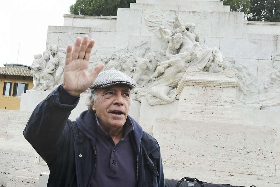 Enrico Montesano cacciato da “Ballando con le Stelle”, attacco alla Rai: “Io nostalgico? Eletto con la sinistra, mi chiederanno scusa”