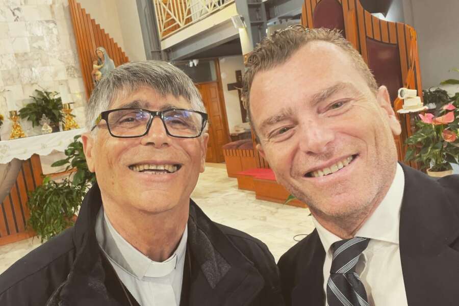 La lettera di Luigi Leonardi, vittima della camorra e dello Stato: don Patriciello è amico di un malavitoso?