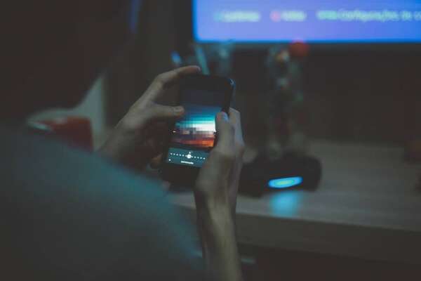 Ragazzo suicida per fidanzata online: si è ucciso anche il 64enne che si era finto la ragazza in chat