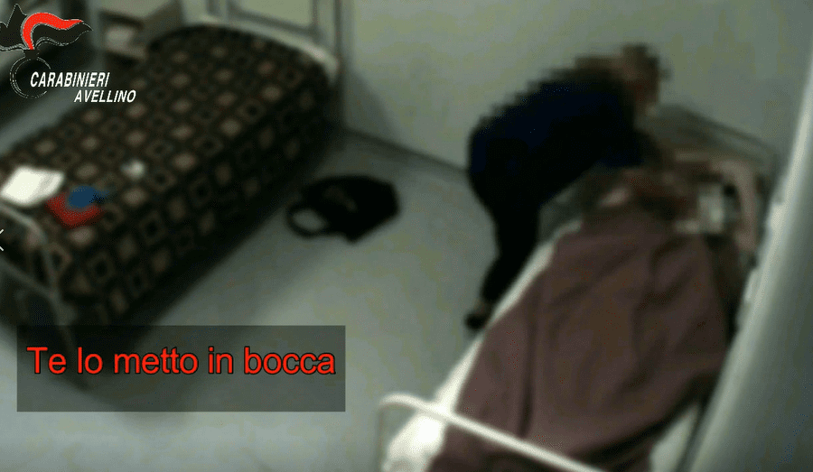Casa di riposo-lager, anziana disabile minacciata e presa a schiaffi da operatrice: “Non ho pietà di nessuno”