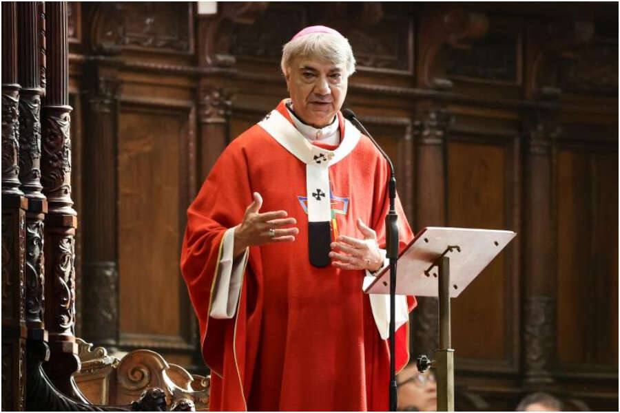 Il grido di don Mimmo Battaglia: “Accogliamo i migranti, Napoli diventi un porto sicuro”