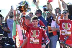 Chi è Francesco “Pecco” Bagnaia, il nuovo campione del mondo italiano della MotoGP con la Ducati