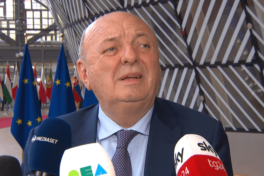 Pichetto Fratin e il “compromise” scambiato per “complimenti”: la gaffe del ministro a Bruxelles