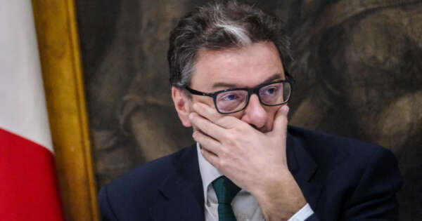 Giorgetti, manobra orçamentária e conselhos: “Troque de restaurante se o proprietário não usar o pos”