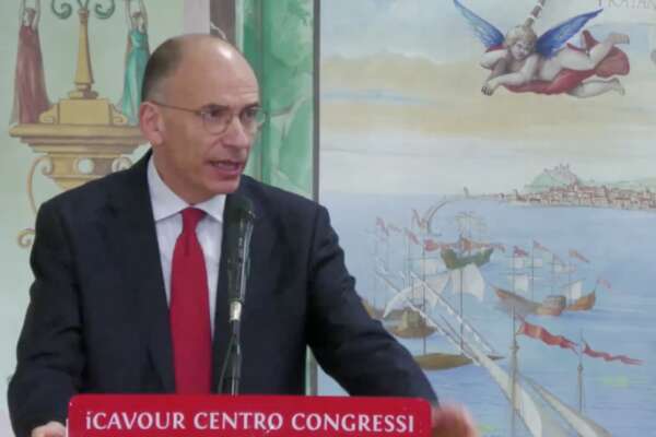 PD, Letta chiama alle primarie il 19 febbraio (elezioni regionali permettendo): statuto modificato per Schlein, in campo Bonaccini PD, Letta chiama alle primarie il 19 febbraio (elezioni regionali permettendo): statuto modificato per Schlein, in campo Bonaccini