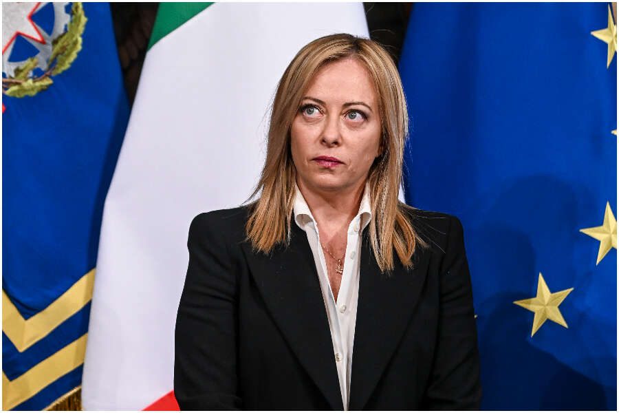 Meloni e il condono ai no vax, la sua indole antiscientifica è di matrice fascista