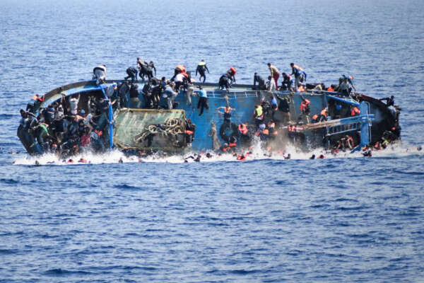 Traffico di migranti, maxi arresto: 29 persone in manette. Garantivano l’arrivo in Italia per 10mila euro