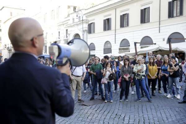 Navigator in presidio, la protesta per il lavoro di chi doveva trovare il lavoro ad altri con il reddito di cittadinanza