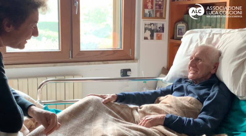 Marco Cappato in Svizzera con Romano, malato di Parkinson, per il suicidio assistito: “Qui per un diritto fondamentale”